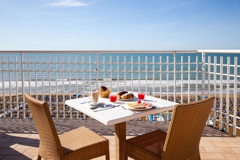 Regent'S Hotel Τζεσόλο Λίντο Εξωτερικό φωτογραφία